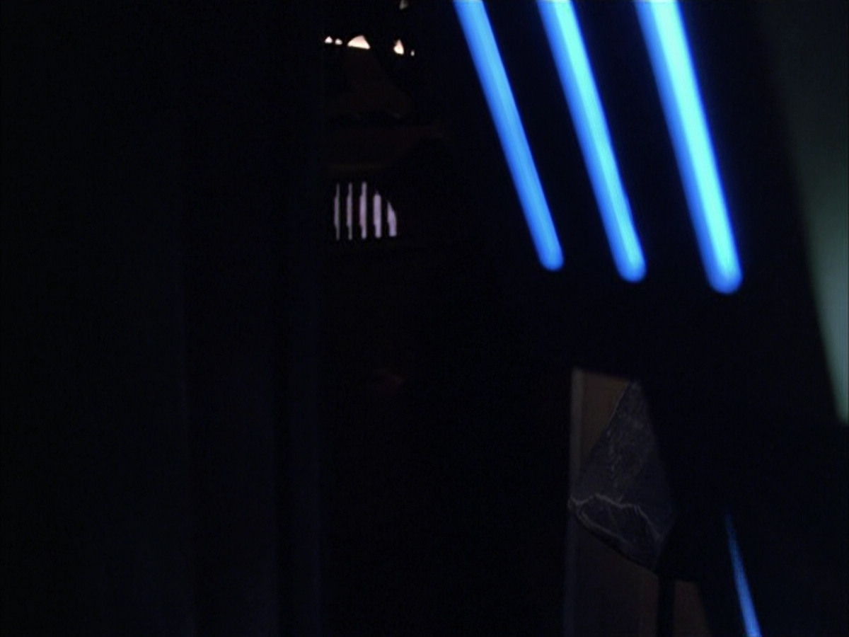 extant_StarTrek_VOY_6x01-EquinoxPart2_01442.jpg