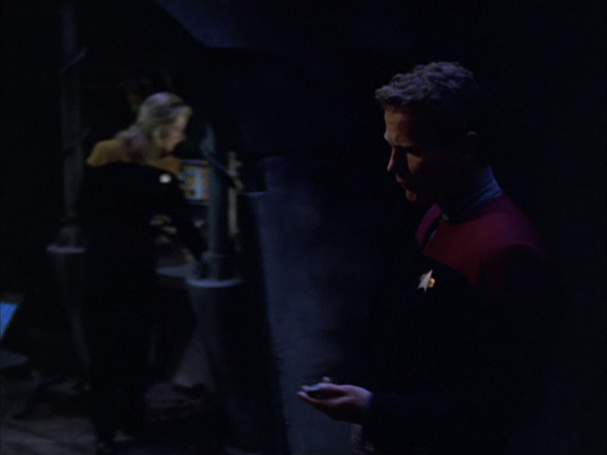 extant_StarTrek_VOY_6x01-EquinoxPart2_01444.jpg