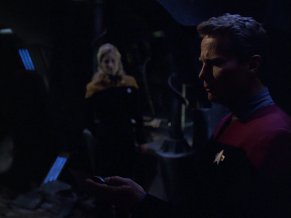 extant_StarTrek_VOY_6x01-EquinoxPart2_01449.jpg