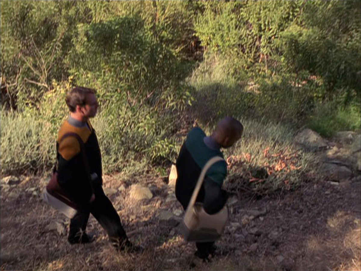 extant_StarTrek_VOY_6x01-EquinoxPart2_01472.jpg