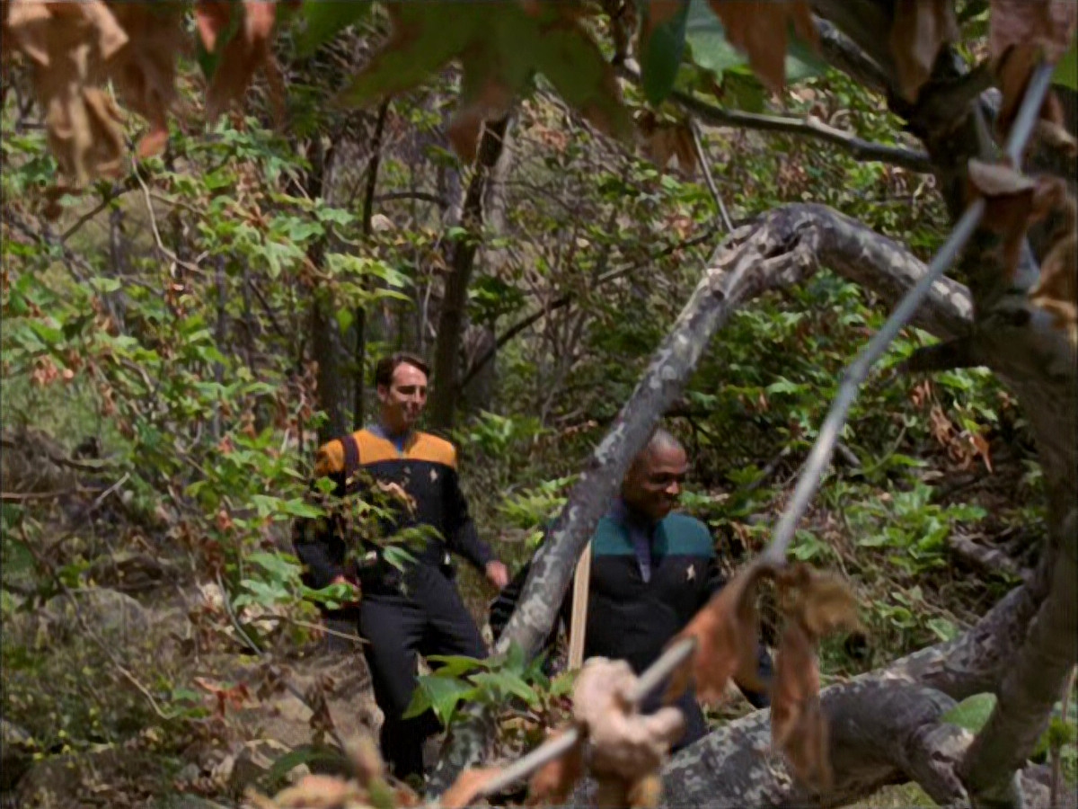 extant_StarTrek_VOY_6x01-EquinoxPart2_01502.jpg