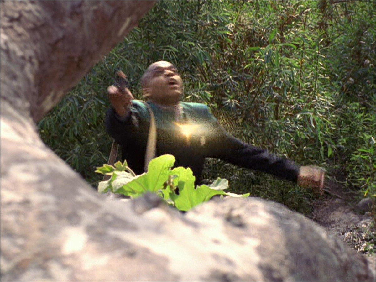 extant_StarTrek_VOY_6x01-EquinoxPart2_01508.jpg