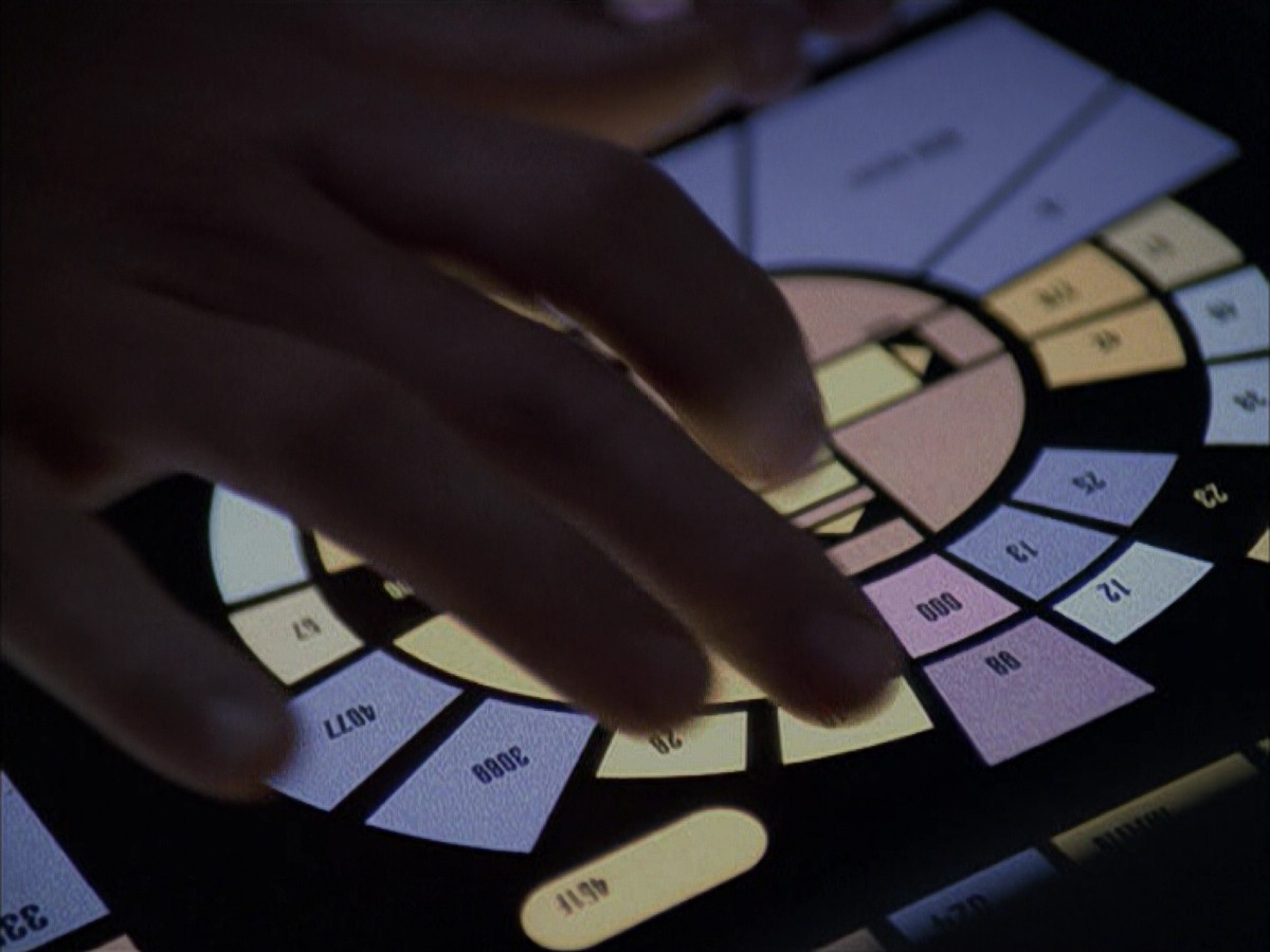 extant_StarTrek_VOY_6x01-EquinoxPart2_01586.jpg
