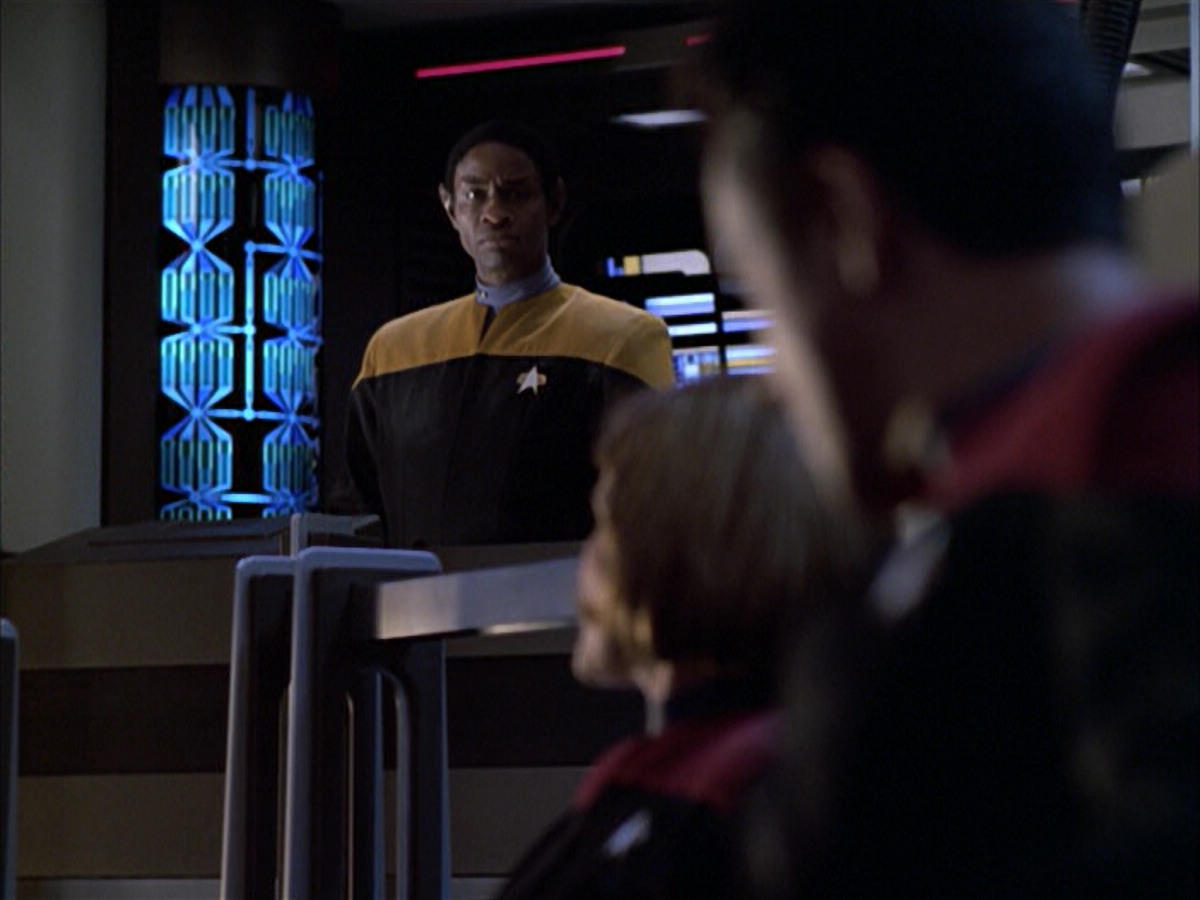 extant_StarTrek_VOY_6x01-EquinoxPart2_01592.jpg