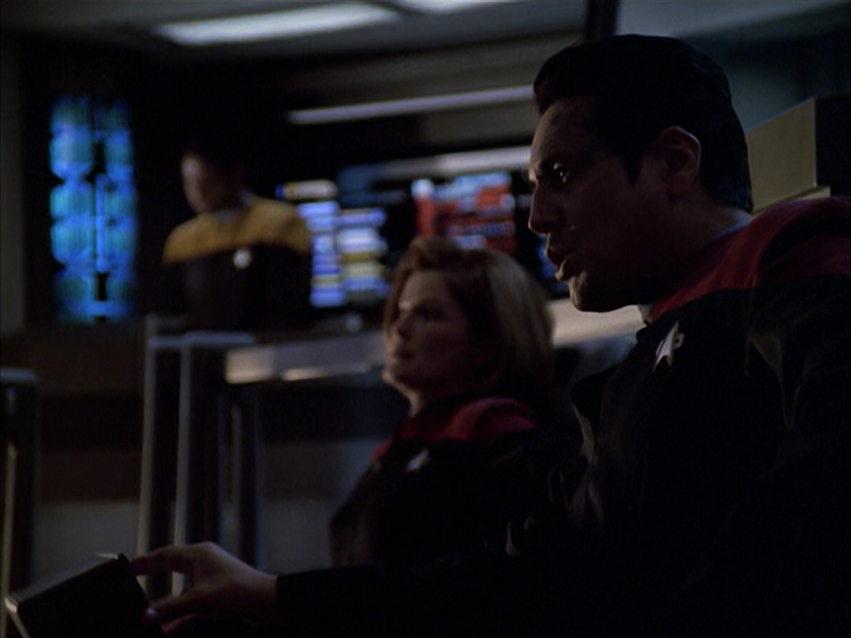 extant_StarTrek_VOY_6x01-EquinoxPart2_01613.jpg