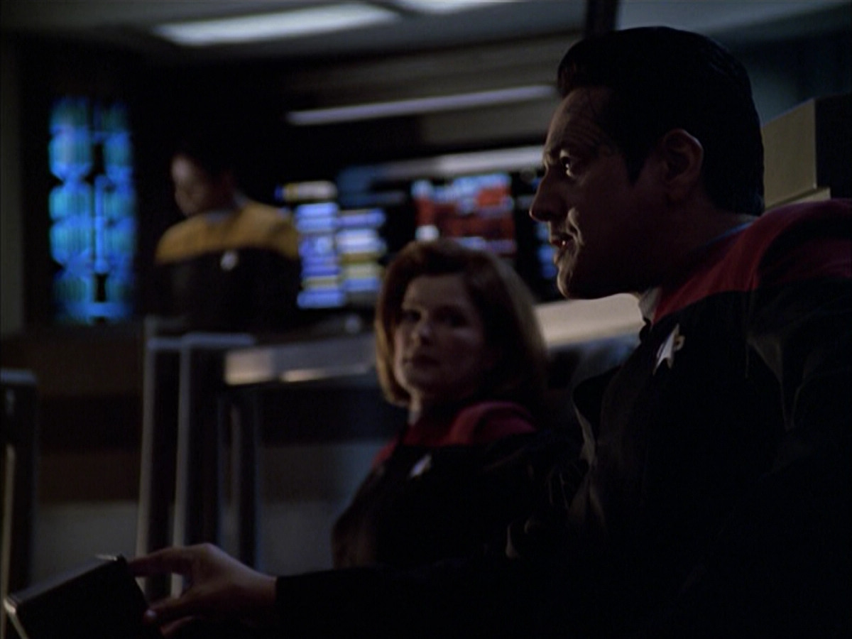 extant_StarTrek_VOY_6x01-EquinoxPart2_01614.jpg