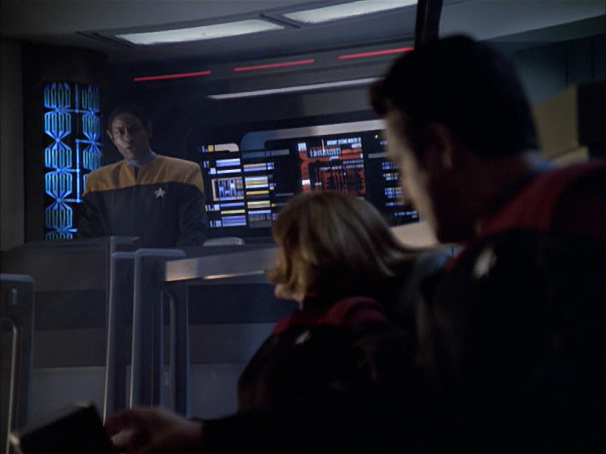 extant_StarTrek_VOY_6x01-EquinoxPart2_01629.jpg