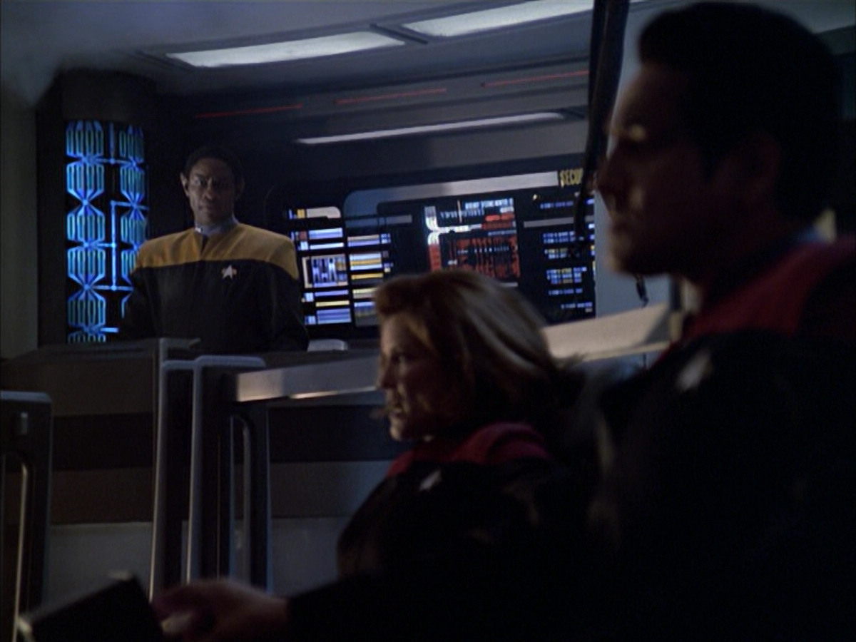extant_StarTrek_VOY_6x01-EquinoxPart2_01633.jpg