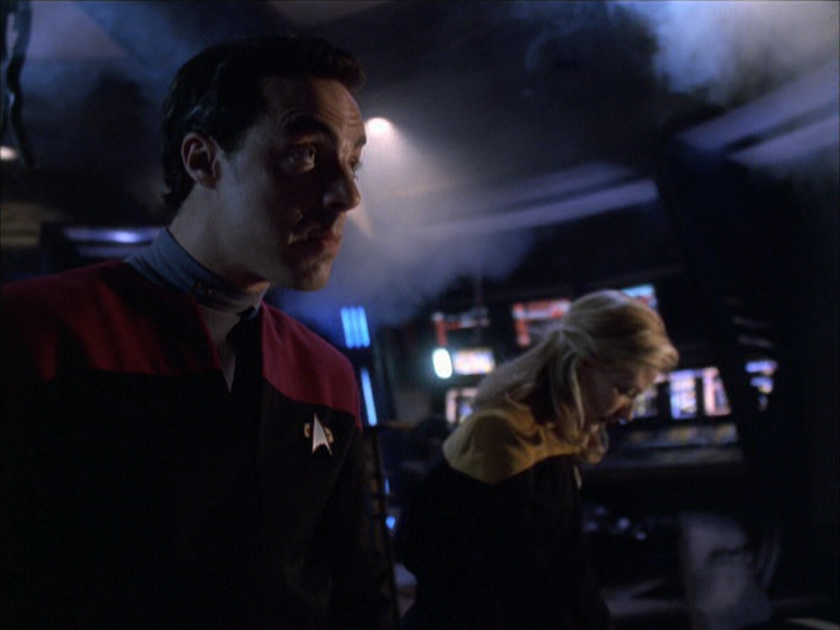 extant_StarTrek_VOY_6x01-EquinoxPart2_01649.jpg
