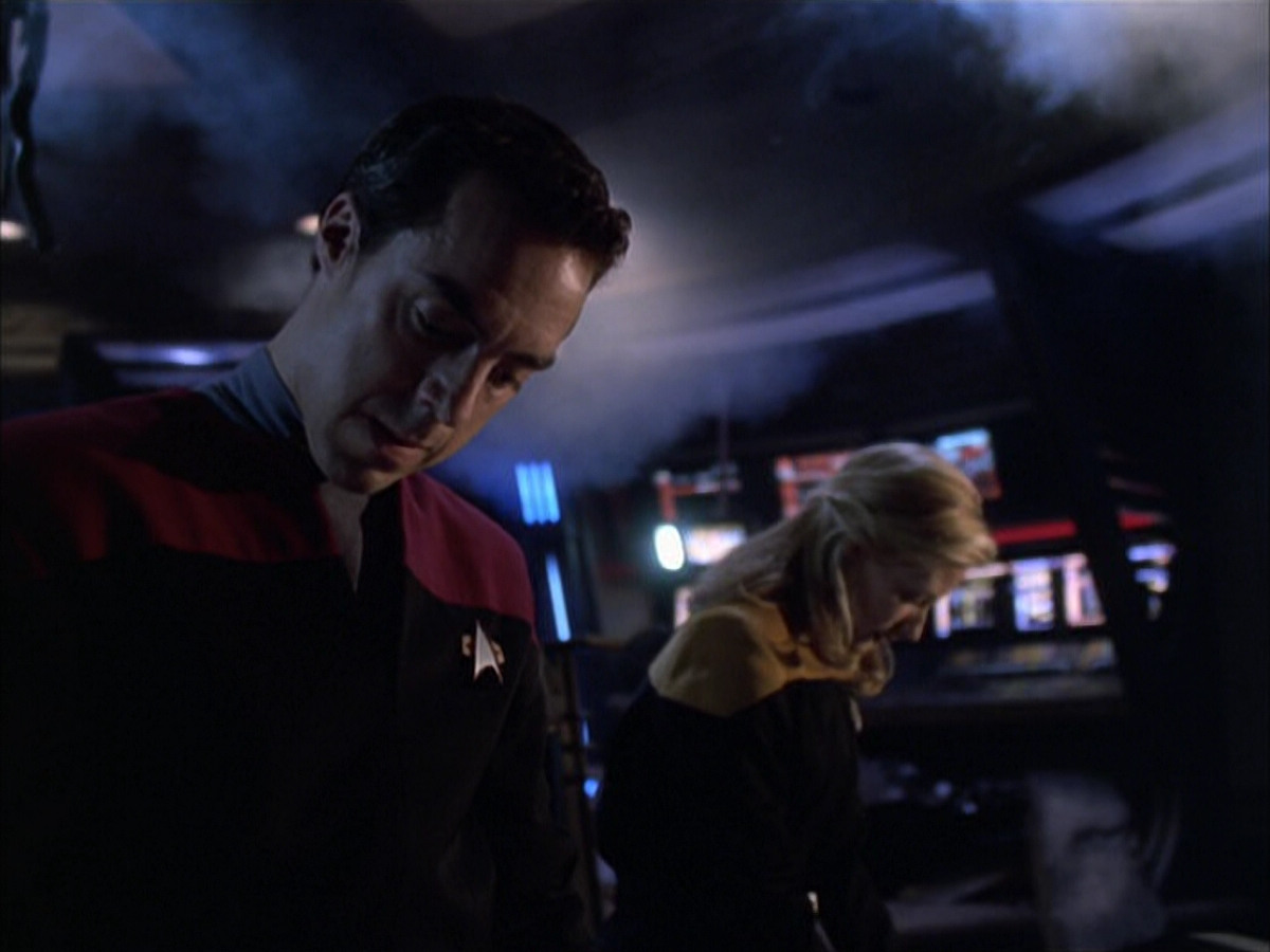 extant_StarTrek_VOY_6x01-EquinoxPart2_01650.jpg