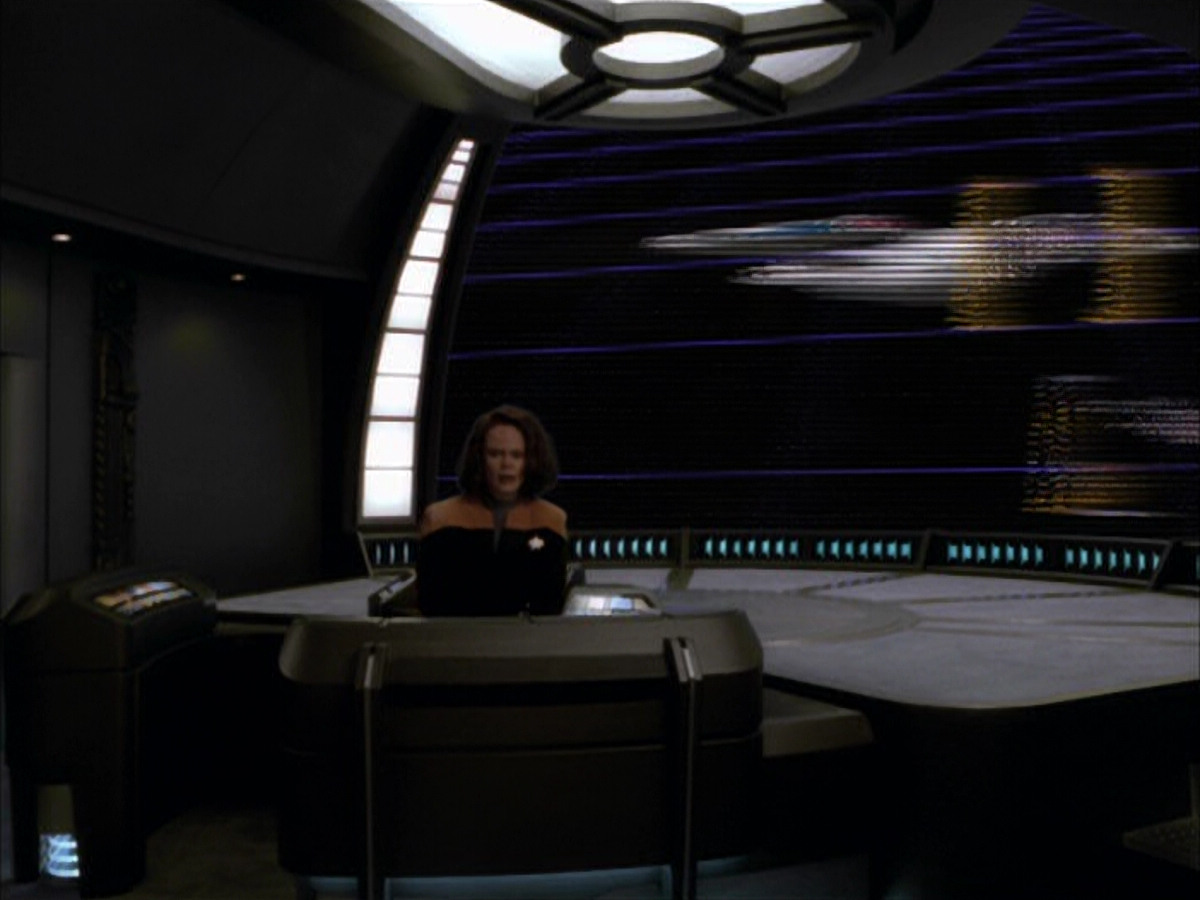 extant_StarTrek_VOY_6x01-EquinoxPart2_01656.jpg