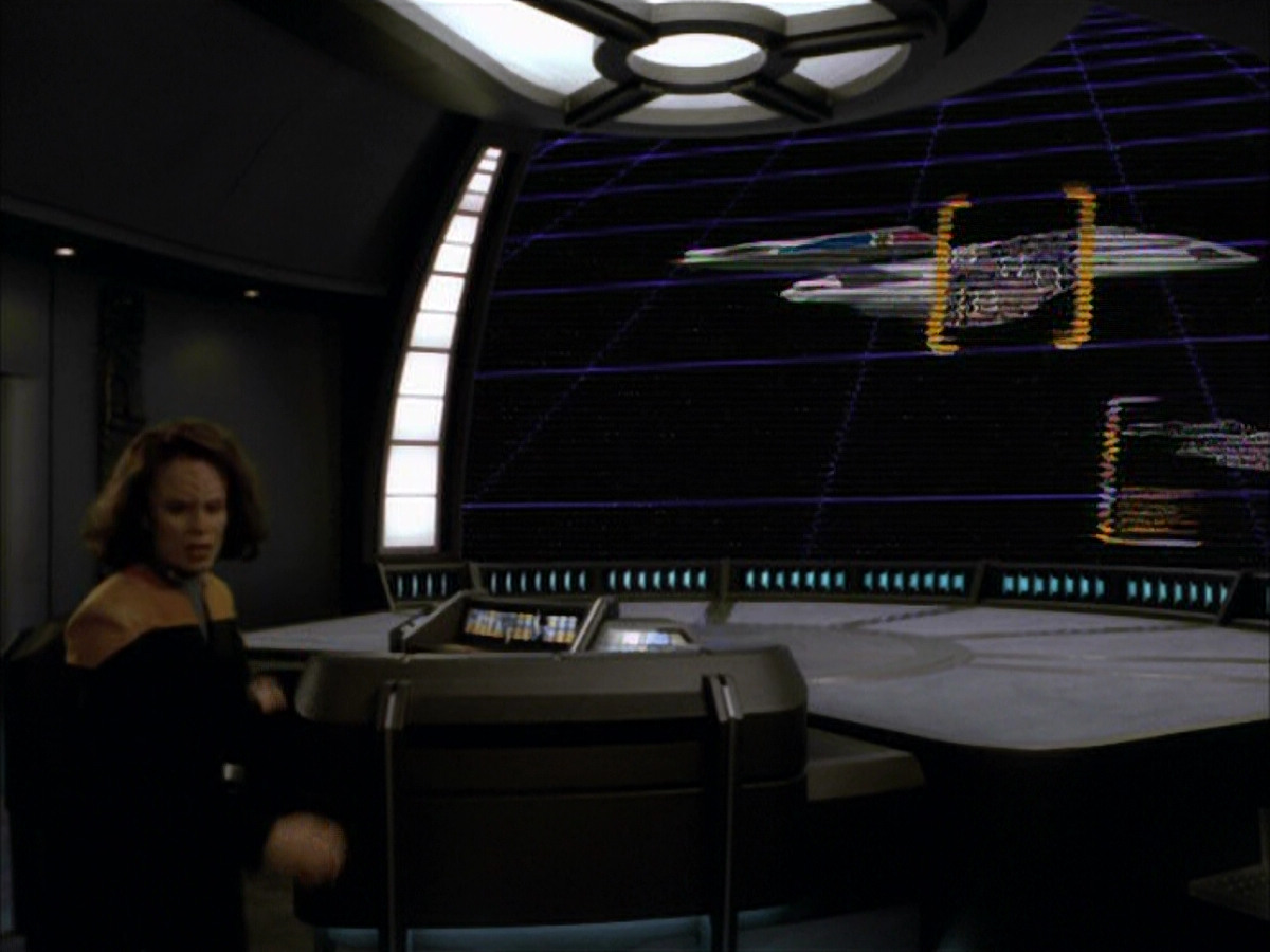extant_StarTrek_VOY_6x01-EquinoxPart2_01659.jpg