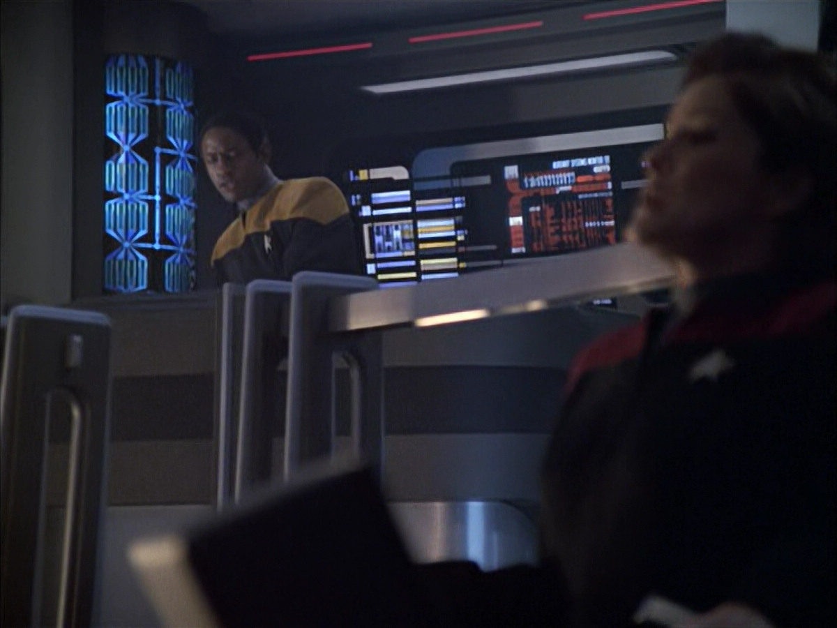 extant_StarTrek_VOY_6x01-EquinoxPart2_01685.jpg