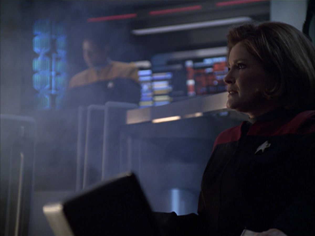 extant_StarTrek_VOY_6x01-EquinoxPart2_01691.jpg