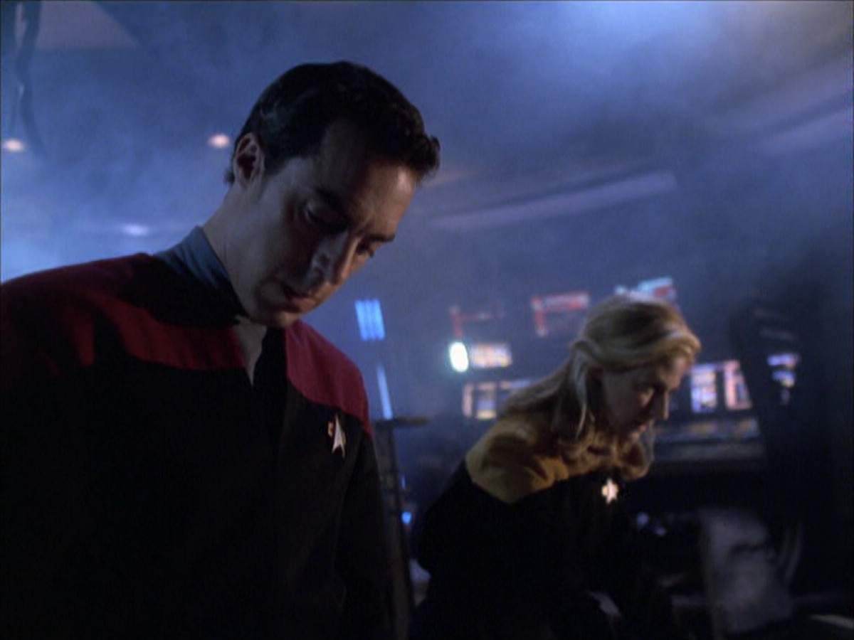 extant_StarTrek_VOY_6x01-EquinoxPart2_01713.jpg