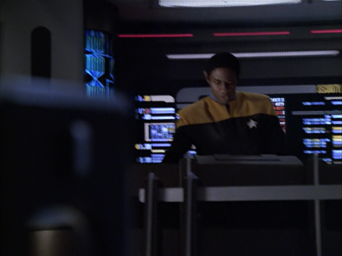 extant_StarTrek_VOY_6x01-EquinoxPart2_01762.jpg
