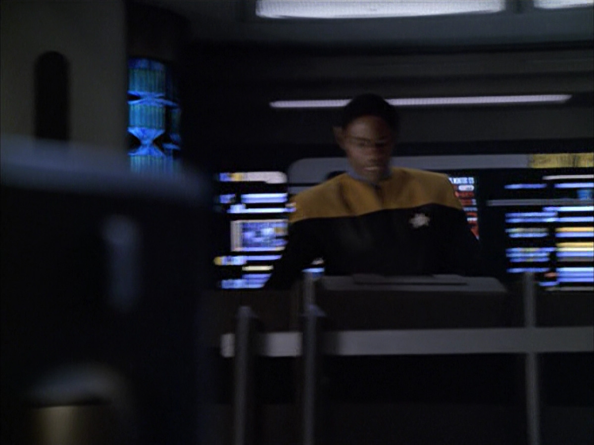 extant_StarTrek_VOY_6x01-EquinoxPart2_01763.jpg