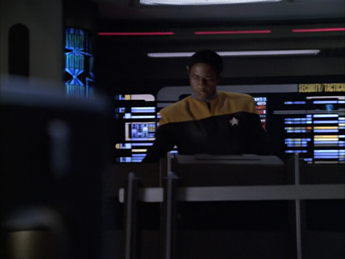 extant_StarTrek_VOY_6x01-EquinoxPart2_01767.jpg