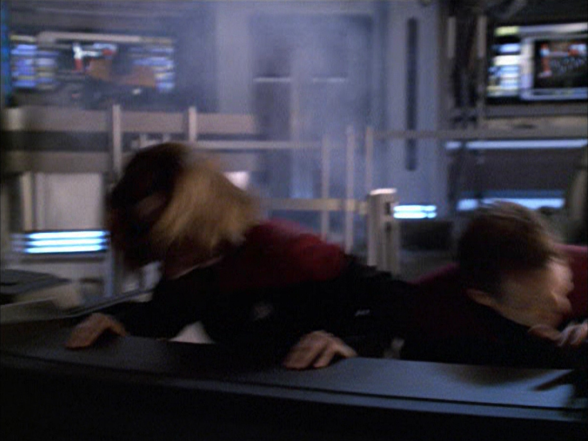 extant_StarTrek_VOY_6x01-EquinoxPart2_01780.jpg