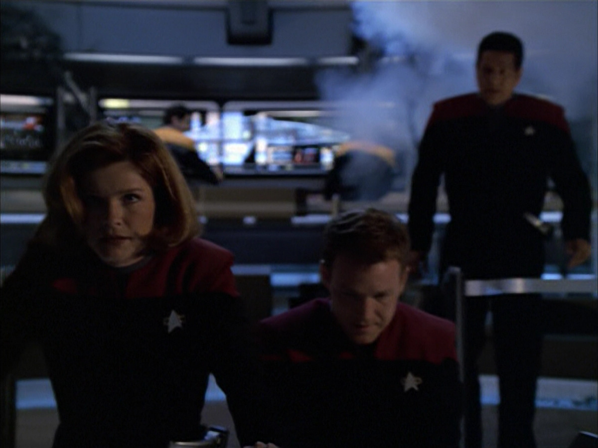 extant_StarTrek_VOY_6x01-EquinoxPart2_01783.jpg