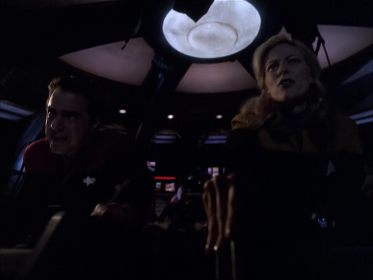 extant_StarTrek_VOY_6x01-EquinoxPart2_01794.jpg