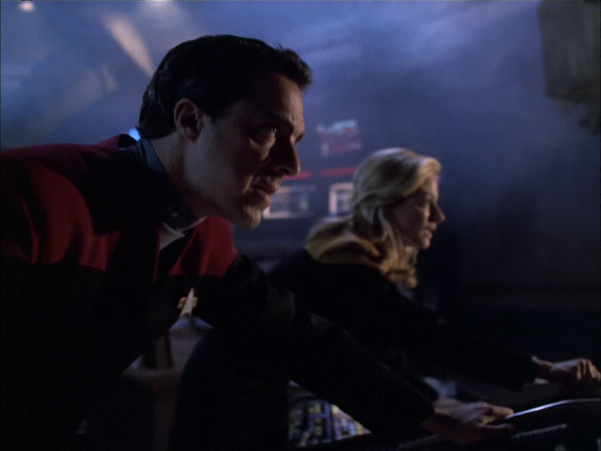 extant_StarTrek_VOY_6x01-EquinoxPart2_01801.jpg