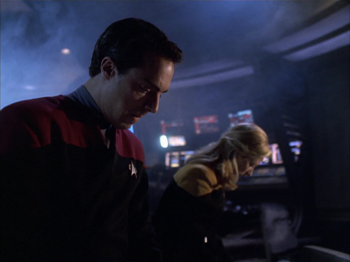 extant_StarTrek_VOY_6x01-EquinoxPart2_01810.jpg