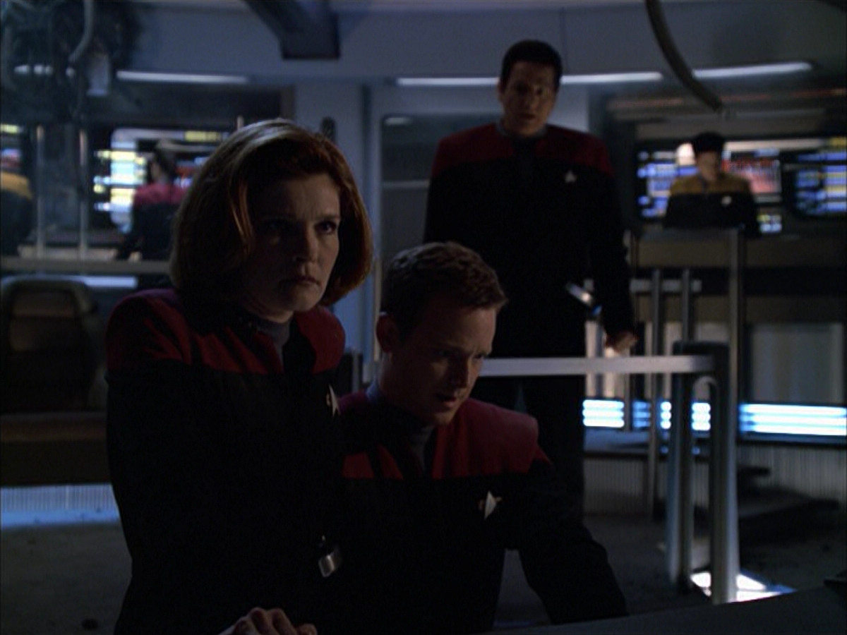 extant_StarTrek_VOY_6x01-EquinoxPart2_01812.jpg