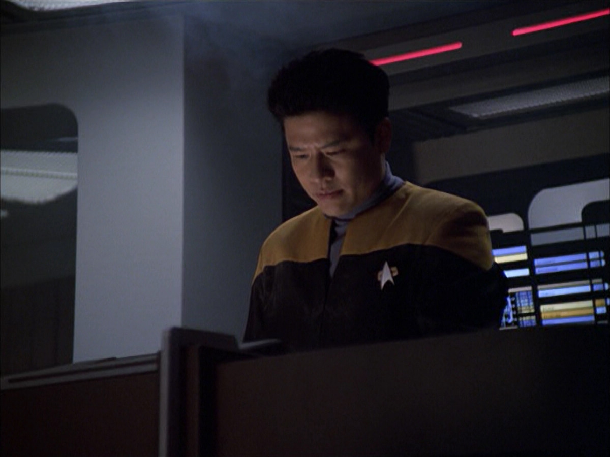 extant_StarTrek_VOY_6x01-EquinoxPart2_01817.jpg