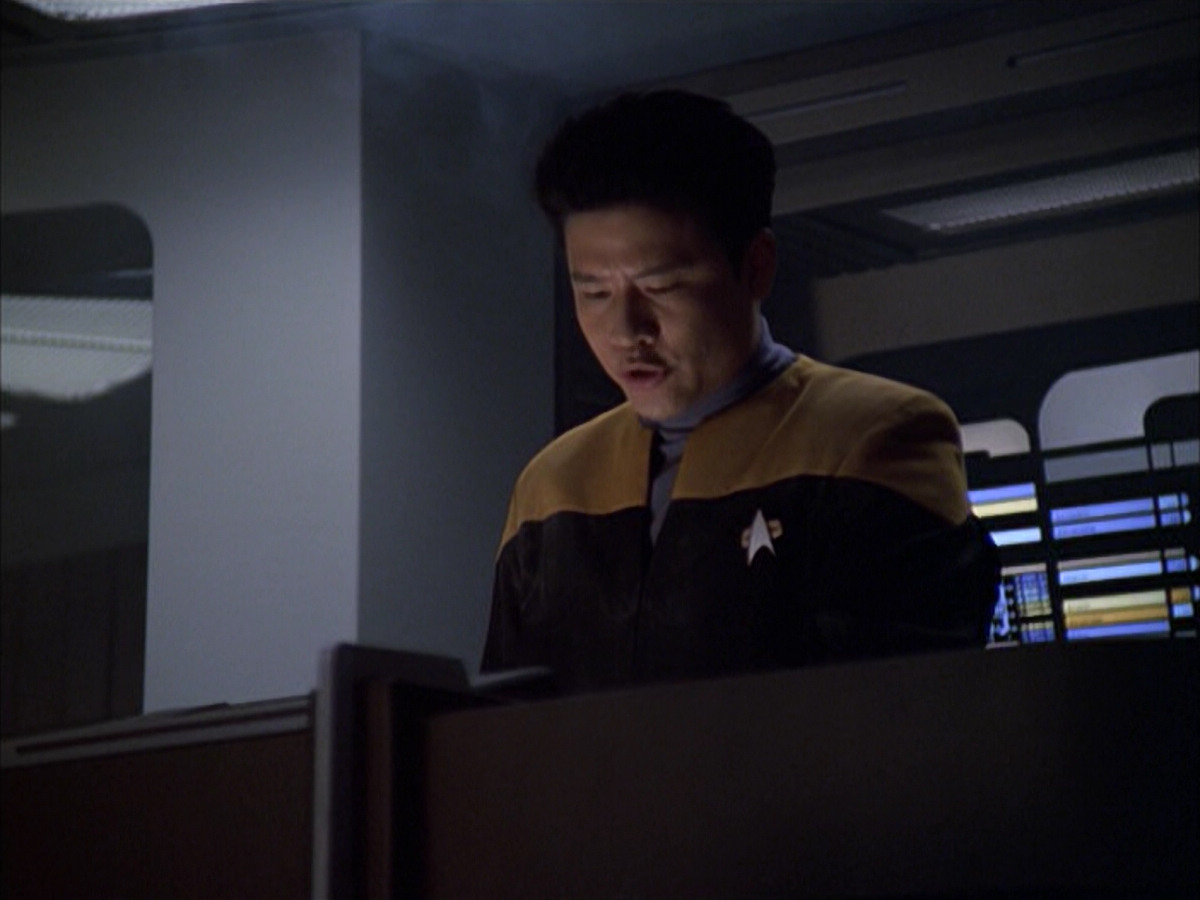 extant_StarTrek_VOY_6x01-EquinoxPart2_01818.jpg