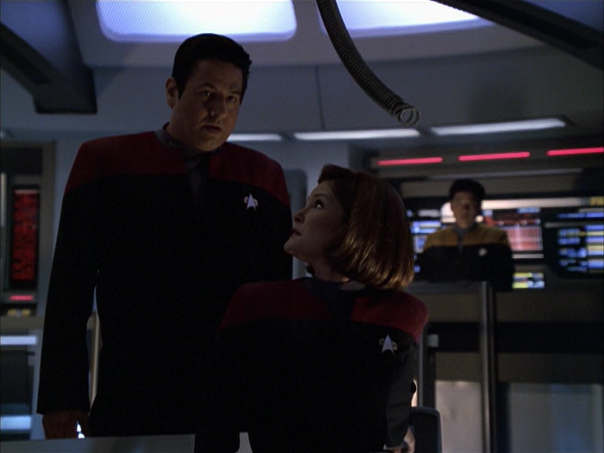 extant_StarTrek_VOY_6x01-EquinoxPart2_01825.jpg