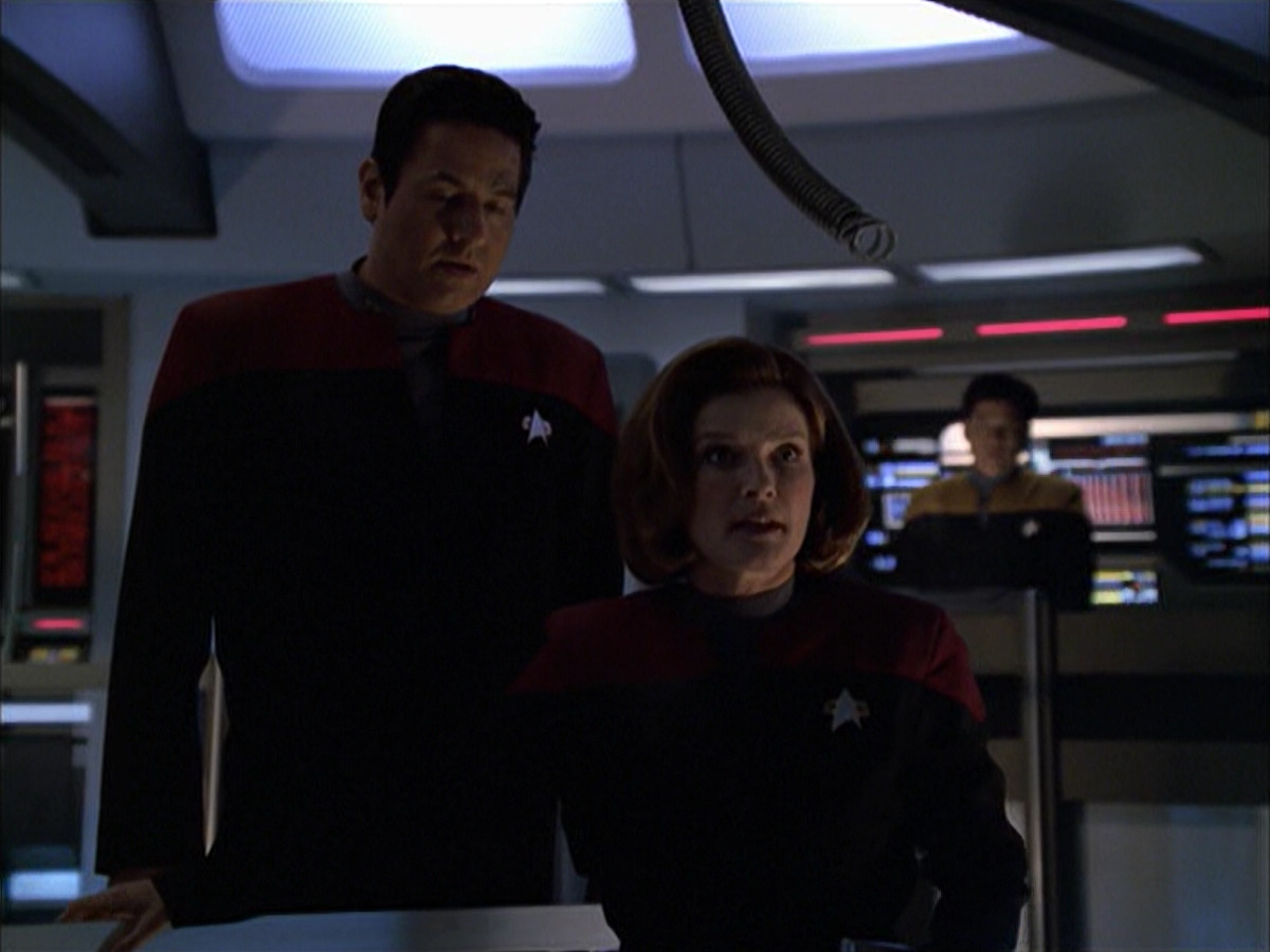 extant_StarTrek_VOY_6x01-EquinoxPart2_01827.jpg