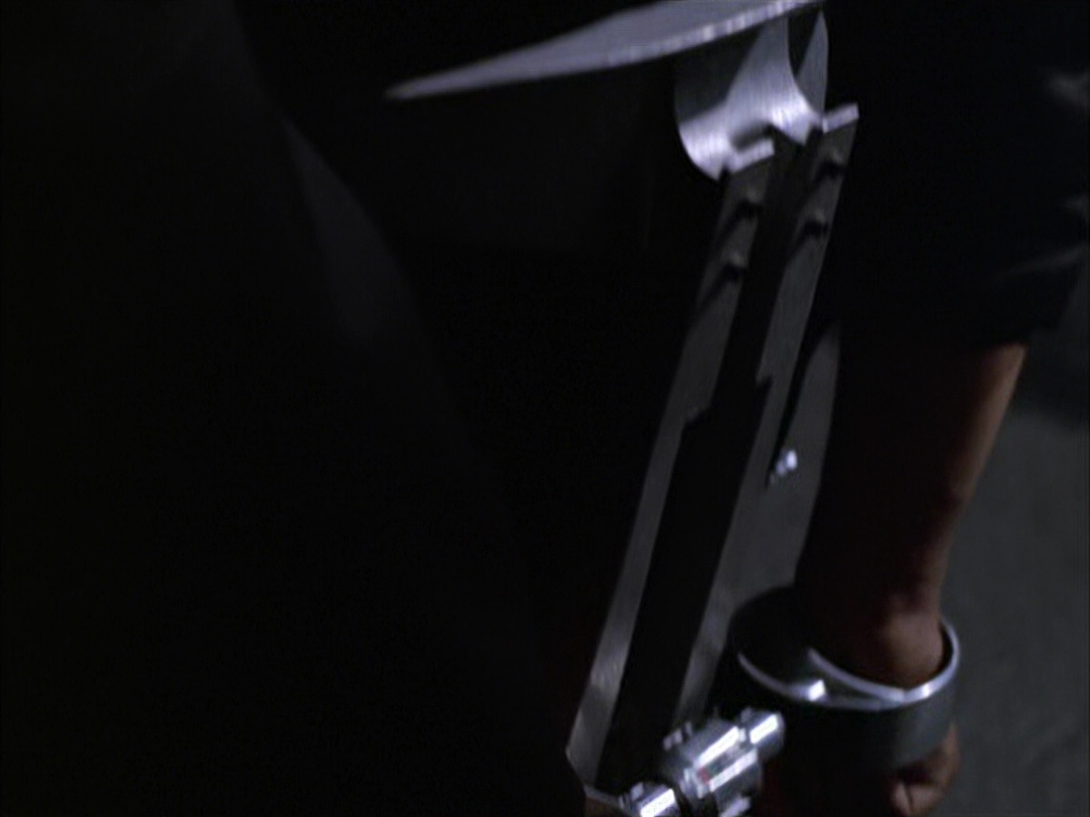 extant_StarTrek_VOY_6x01-EquinoxPart2_01832.jpg
