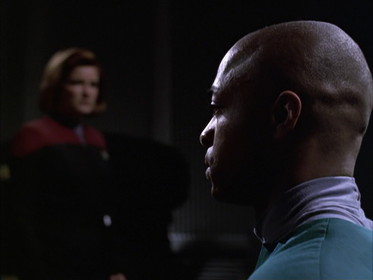 extant_StarTrek_VOY_6x01-EquinoxPart2_01837.jpg
