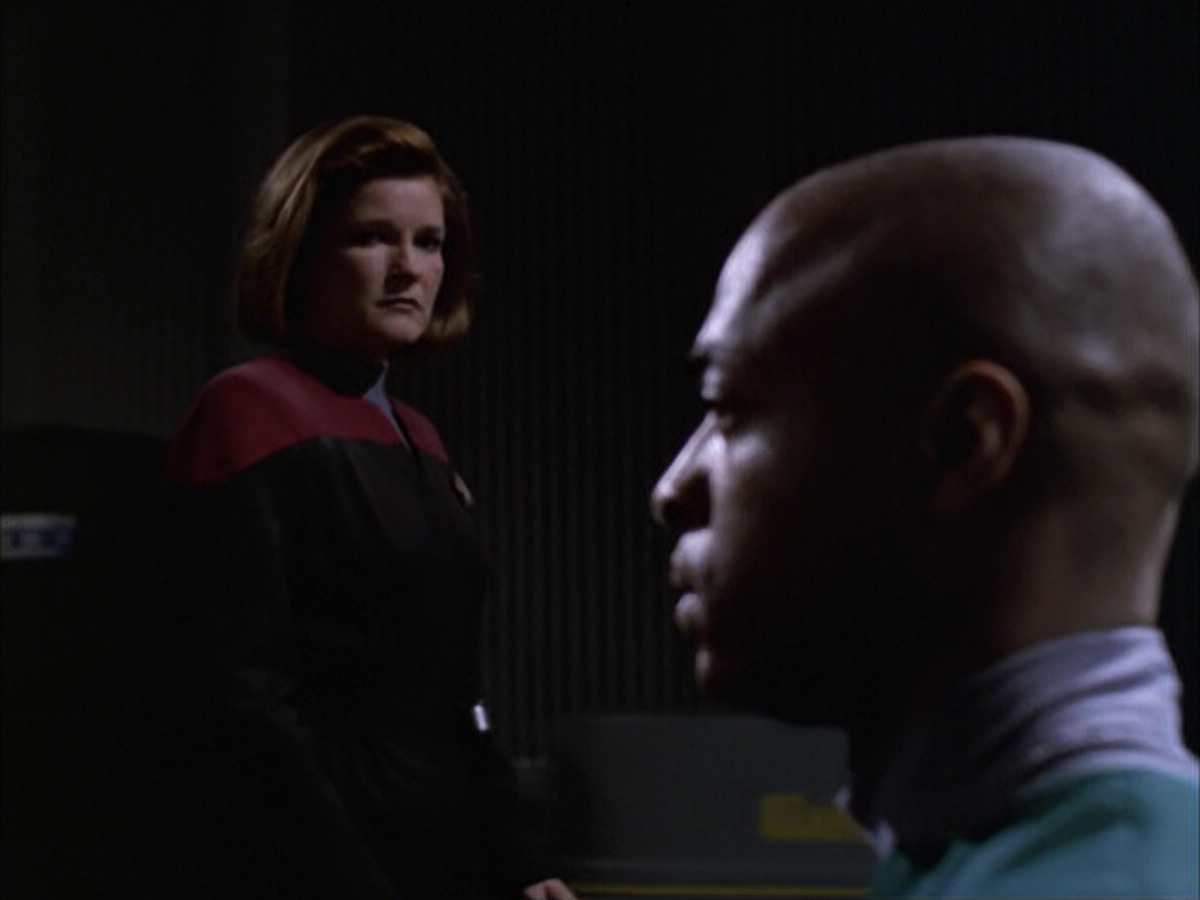 extant_StarTrek_VOY_6x01-EquinoxPart2_01838.jpg
