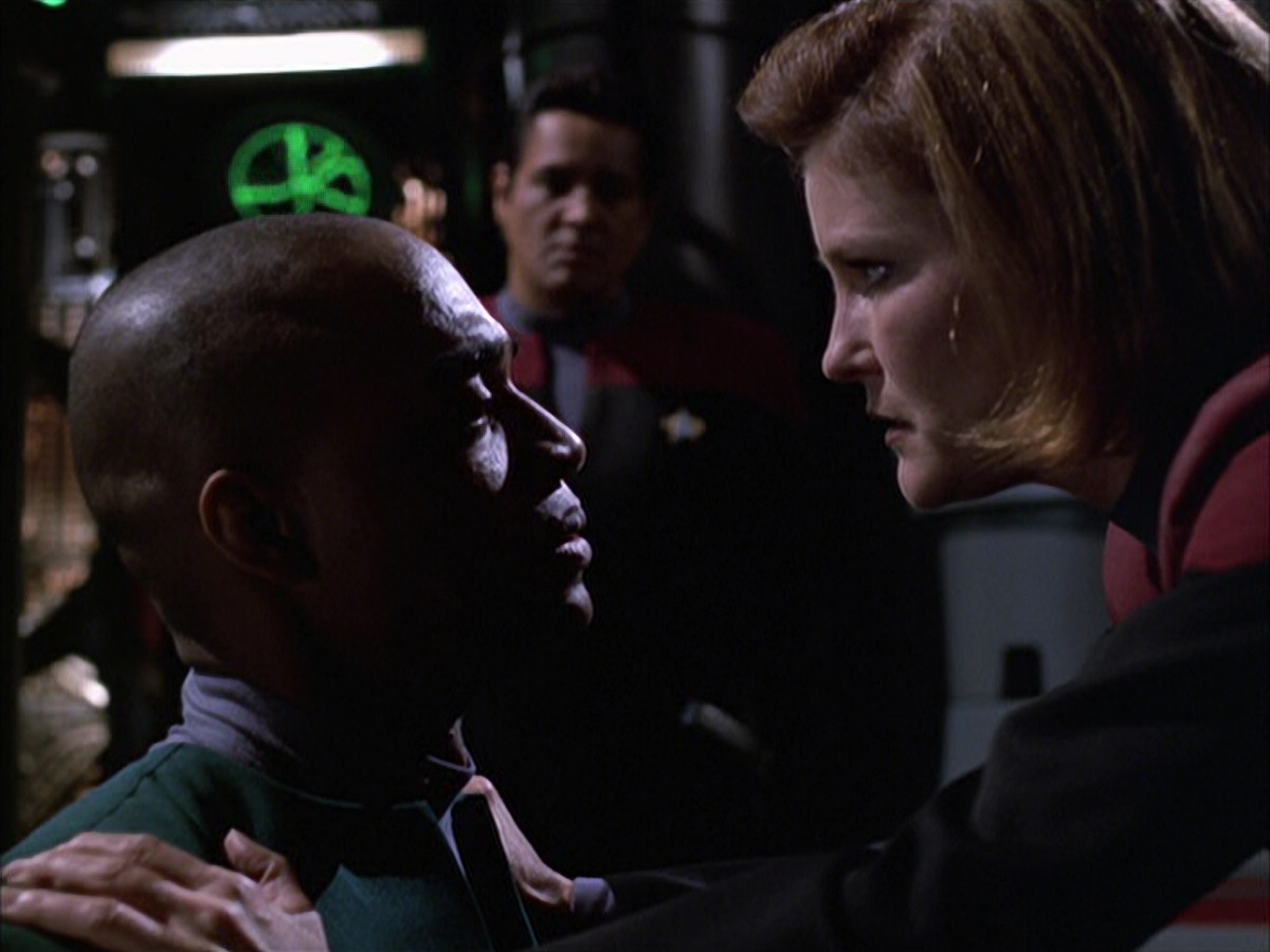 extant_StarTrek_VOY_6x01-EquinoxPart2_01869.jpg