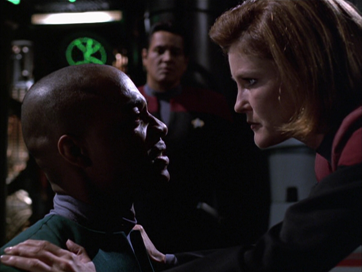 extant_StarTrek_VOY_6x01-EquinoxPart2_01875.jpg