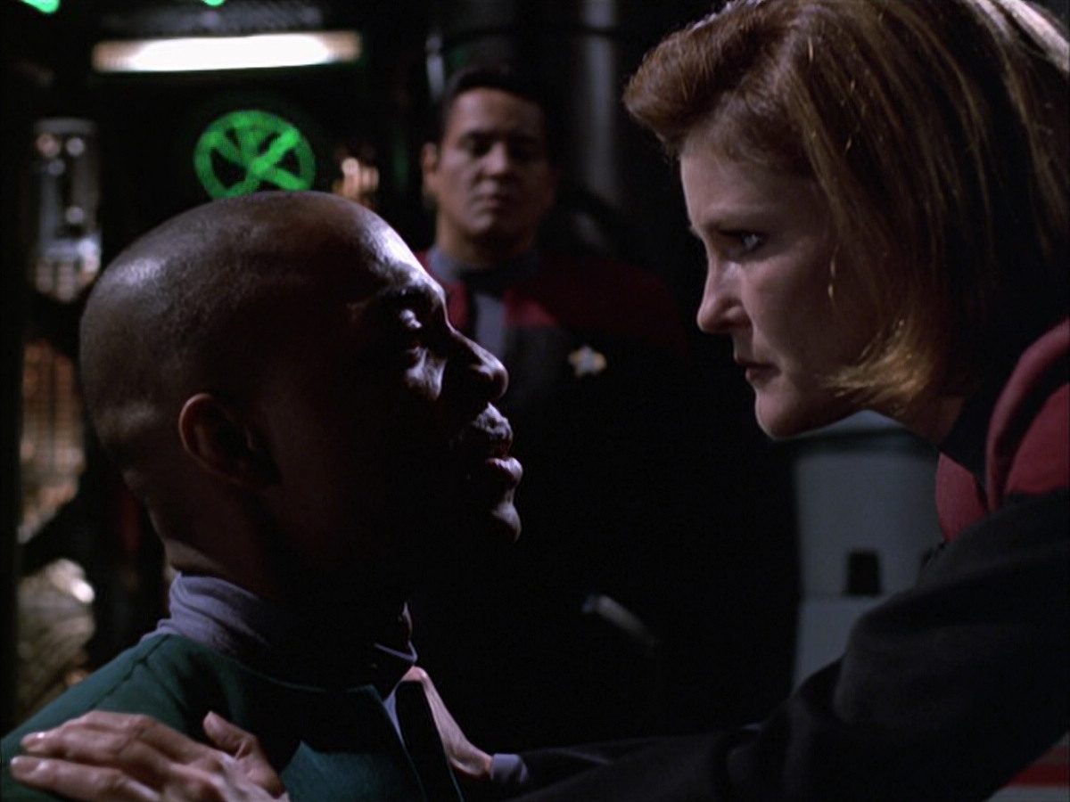 extant_StarTrek_VOY_6x01-EquinoxPart2_01876.jpg