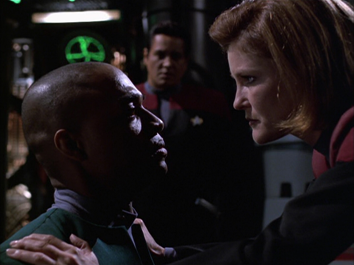 extant_StarTrek_VOY_6x01-EquinoxPart2_01881.jpg