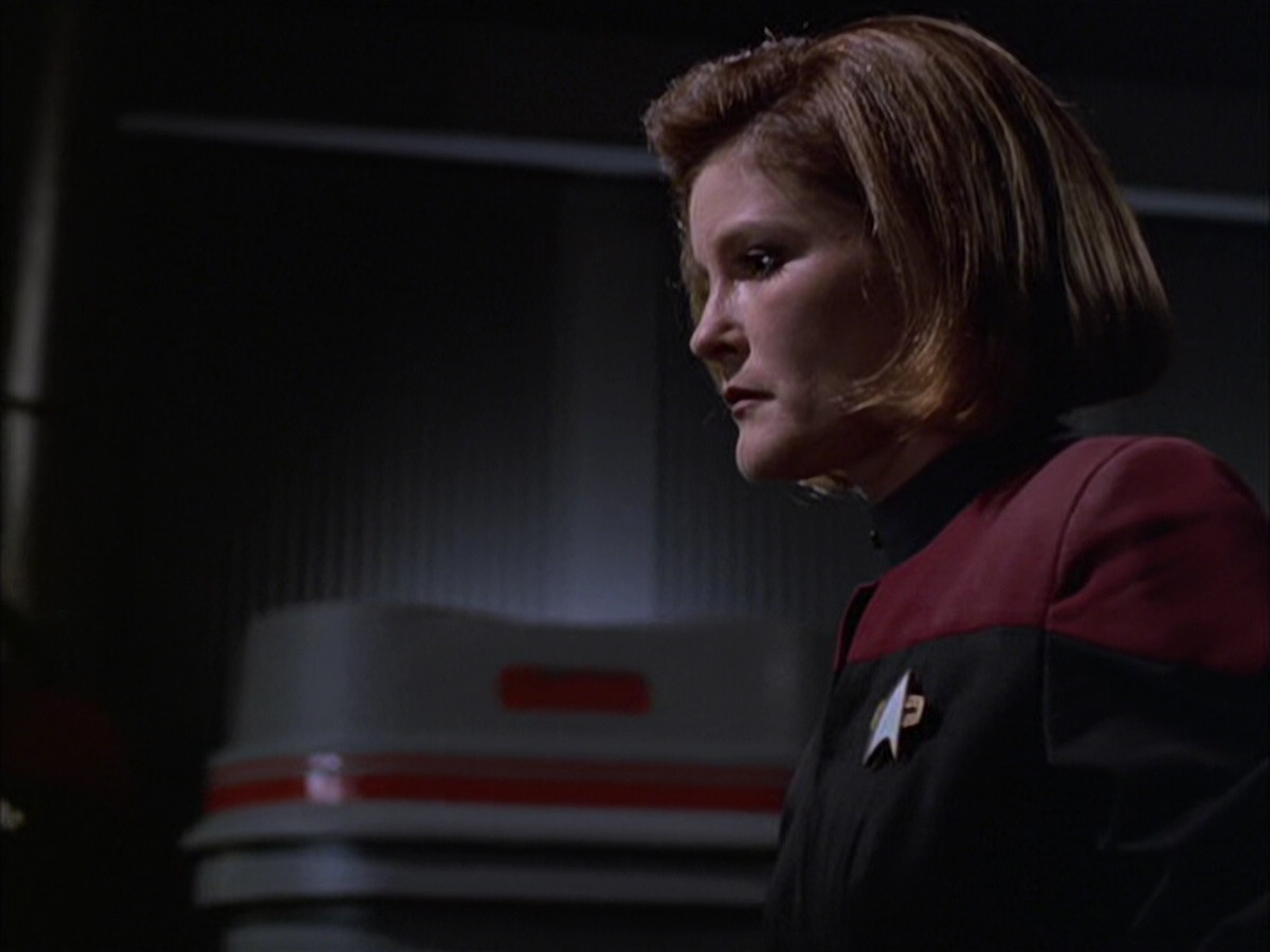 extant_StarTrek_VOY_6x01-EquinoxPart2_01905.jpg