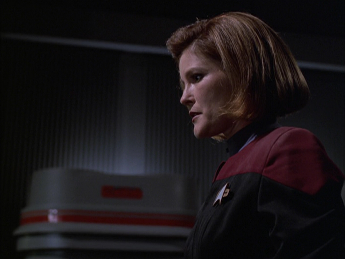 extant_StarTrek_VOY_6x01-EquinoxPart2_01914.jpg