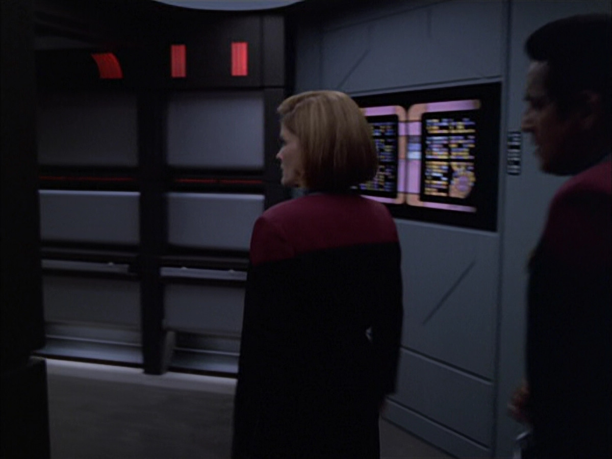 extant_StarTrek_VOY_6x01-EquinoxPart2_01936.jpg