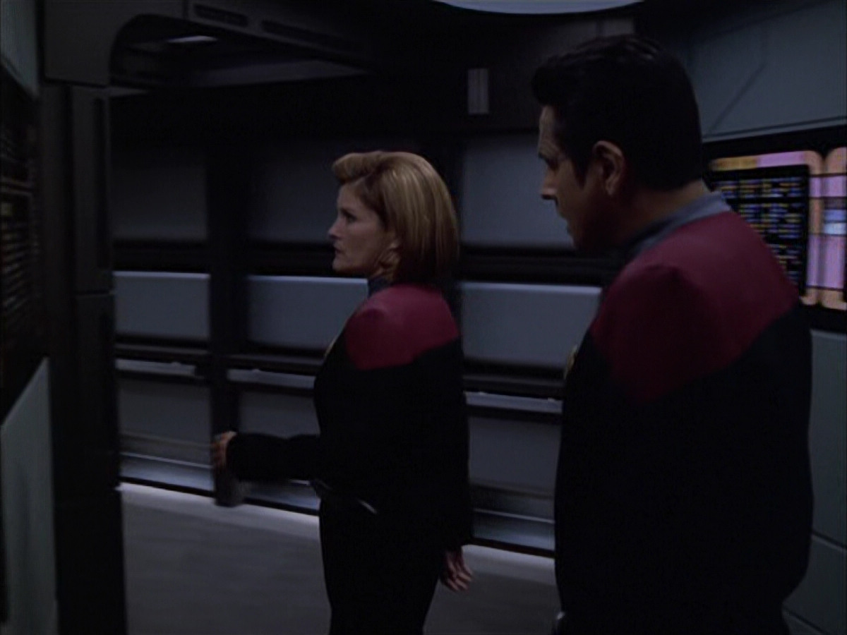 extant_StarTrek_VOY_6x01-EquinoxPart2_01937.jpg