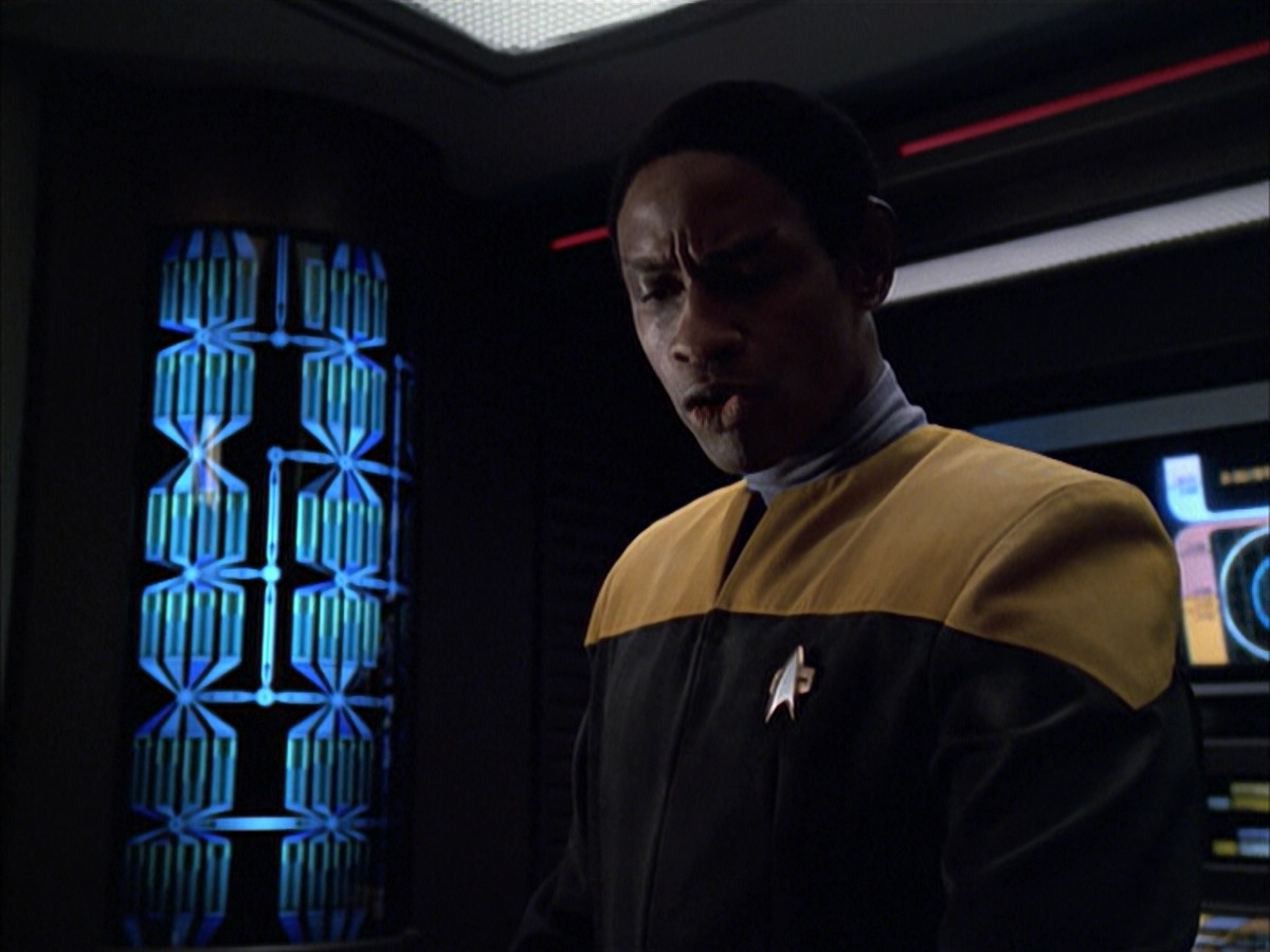 extant_StarTrek_VOY_6x01-EquinoxPart2_01955.jpg