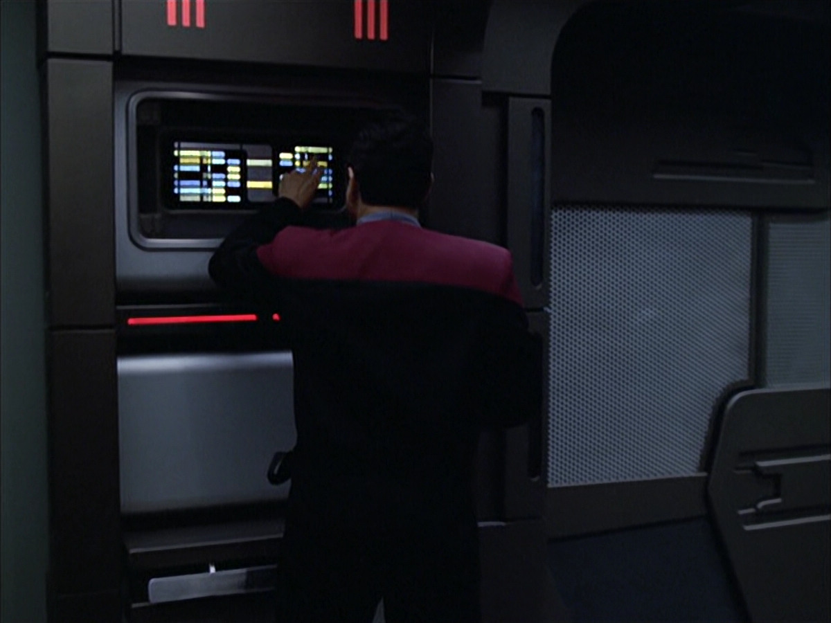 extant_StarTrek_VOY_6x01-EquinoxPart2_01998.jpg