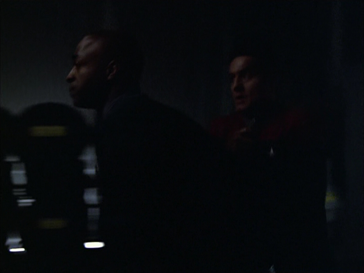 extant_StarTrek_VOY_6x01-EquinoxPart2_02012.jpg
