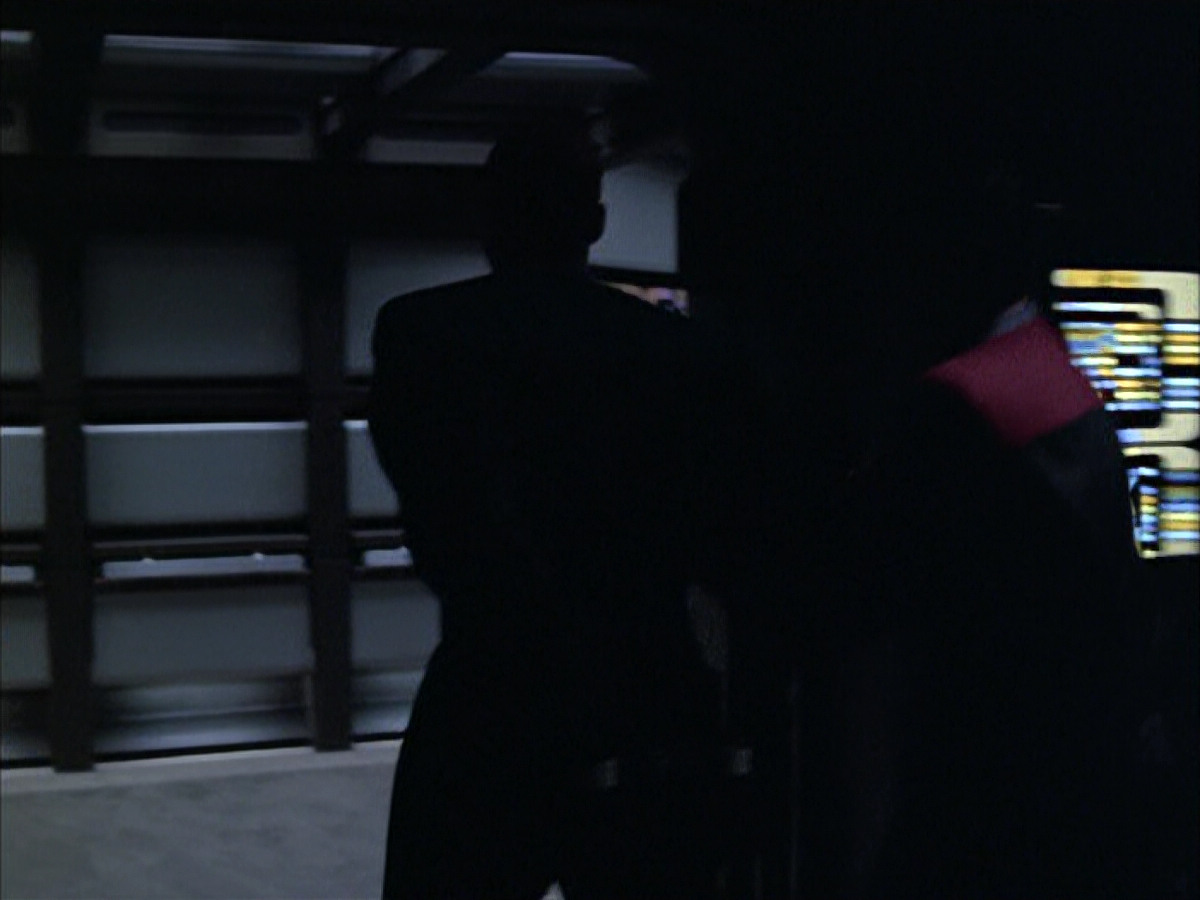 extant_StarTrek_VOY_6x01-EquinoxPart2_02014.jpg