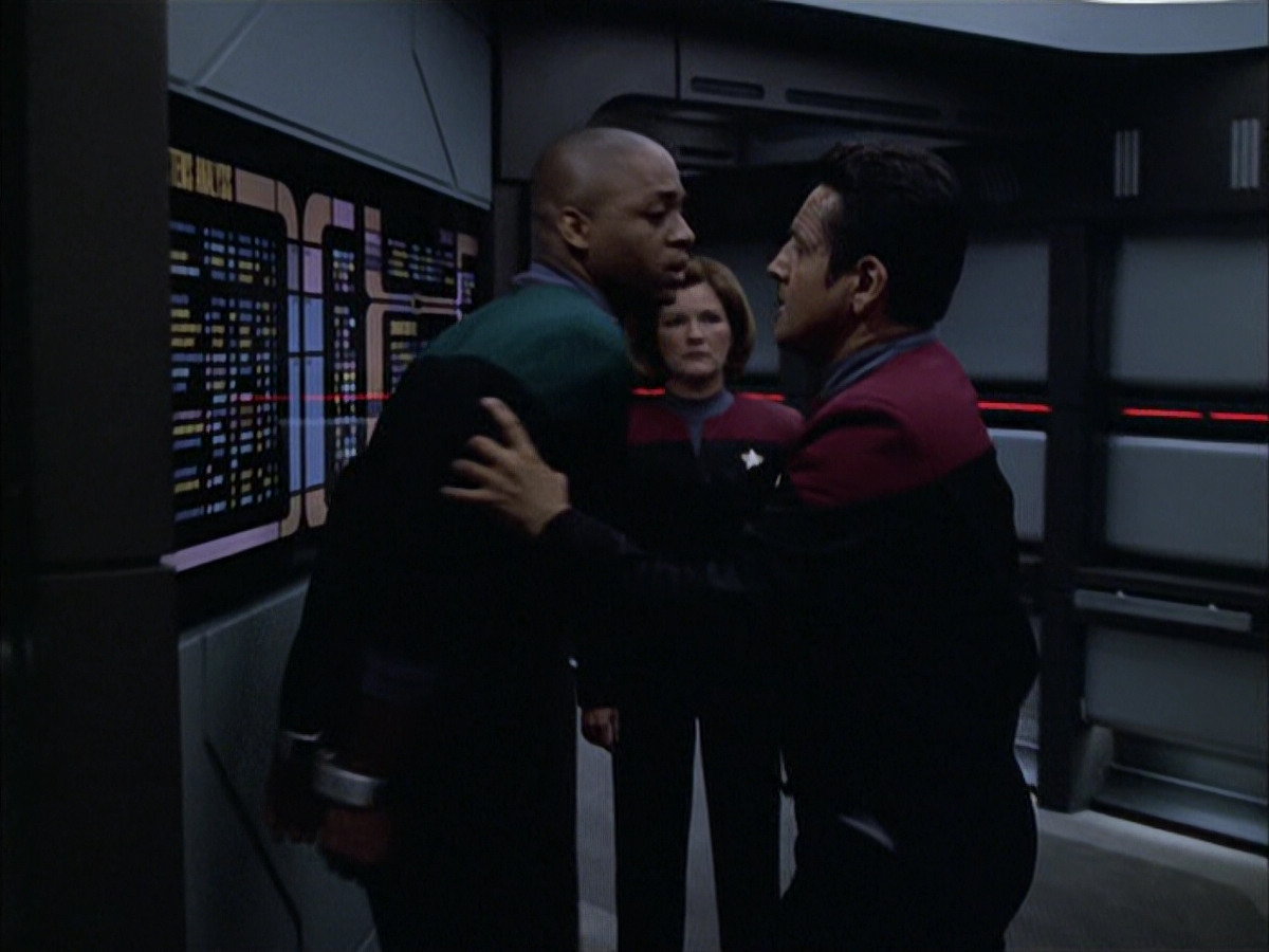 extant_StarTrek_VOY_6x01-EquinoxPart2_02018.jpg
