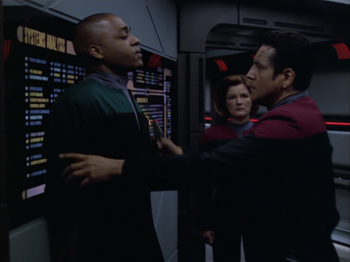 extant_StarTrek_VOY_6x01-EquinoxPart2_02019.jpg