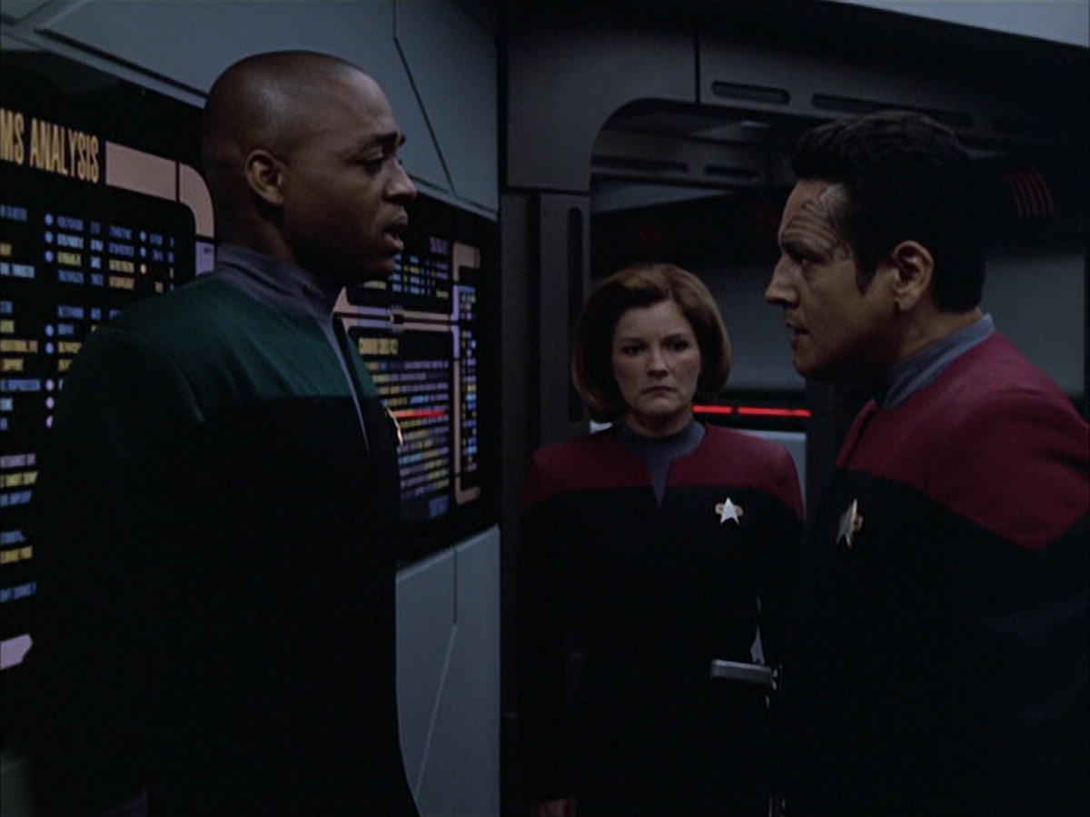 extant_StarTrek_VOY_6x01-EquinoxPart2_02032.jpg